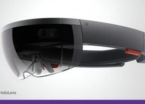 أعلنت مايكروسوفت عن نظارتها للواقع الإفتراضي تحت اسم HoloLens، في المؤتمر ظهر المنتج في عرض فيديو مبهر، حيث يقوم شخص برؤية تطبيقات مختلفة في أماكن مختلفة من منزله، مثل تشغيل فيديو على الجدار بشكل افتراضي، أو ظهور أزرار التطبيقات على الطاولة. مايكروسوفت تقول بأن هذه التطبيقات حقيقية، و يمكن للحضور اليوم تجربة الجهاز الجديد من مايكروسوفت.