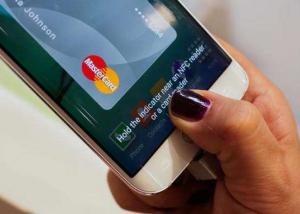 Samsung Pay تتفوق على خدمة أبل و جوجل