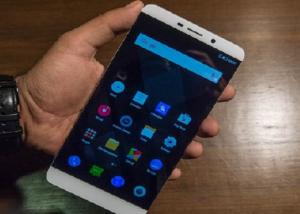 هاتف شركة LeEco يضم شاشة منحنية الطرفين