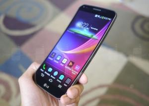  LG " تطلق الجيل الثاني من هاتف "  G Flex 2 " خلال أيام